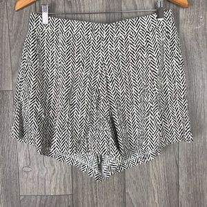 OLD NAVY black and white shorts size m